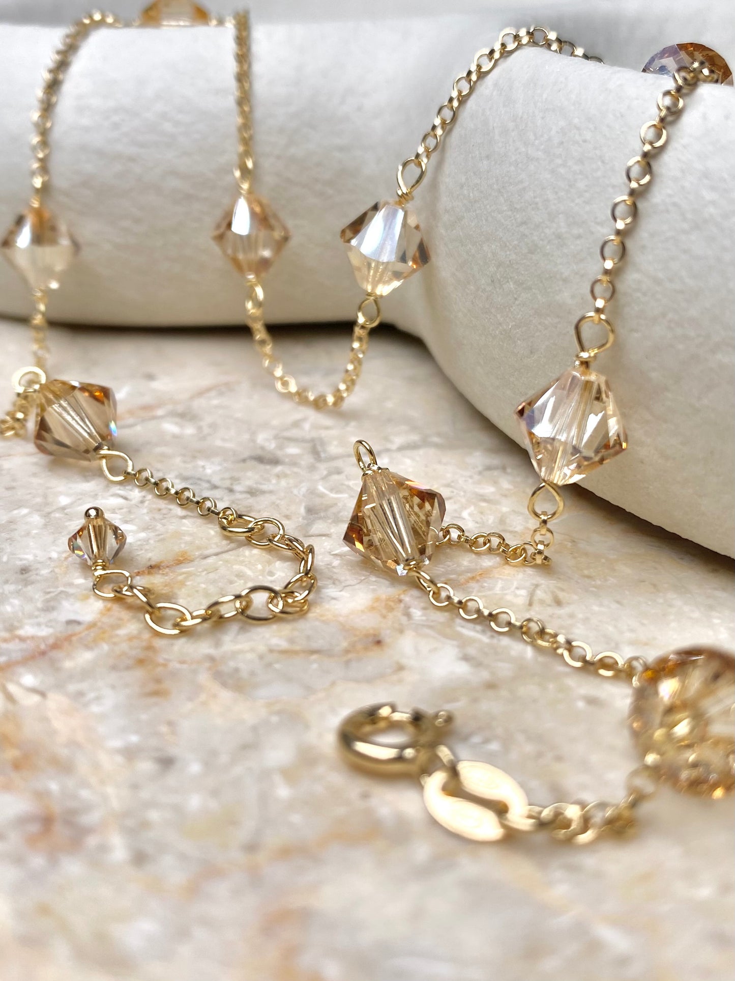 Aarteeni-kaulakoru, beige, kullattu hopea