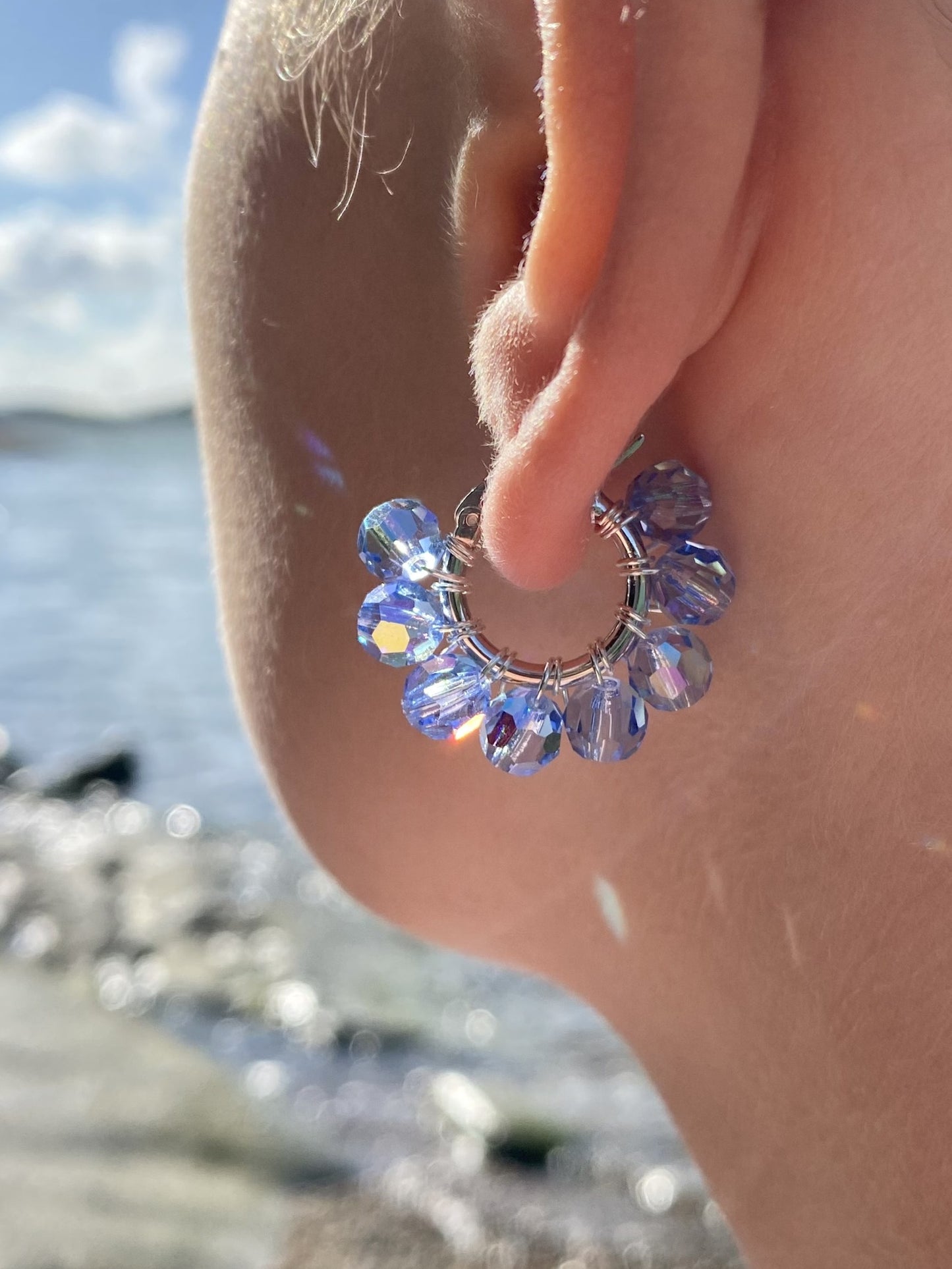 Pikkurenkaat-korvakorut, vaaleansininen, hopea