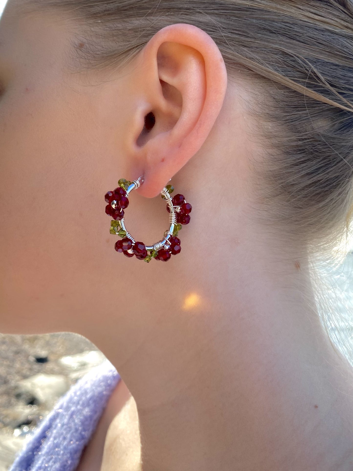 Kristalliniitty-korvakorut, tummanpunainen, hopea