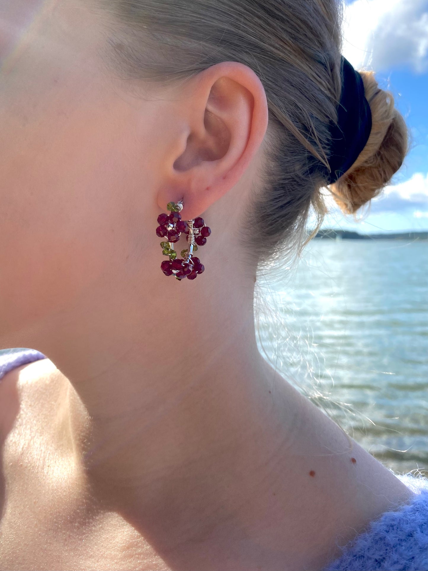 Kristalliniitty-korvakorut, tummanpunainen, hopea