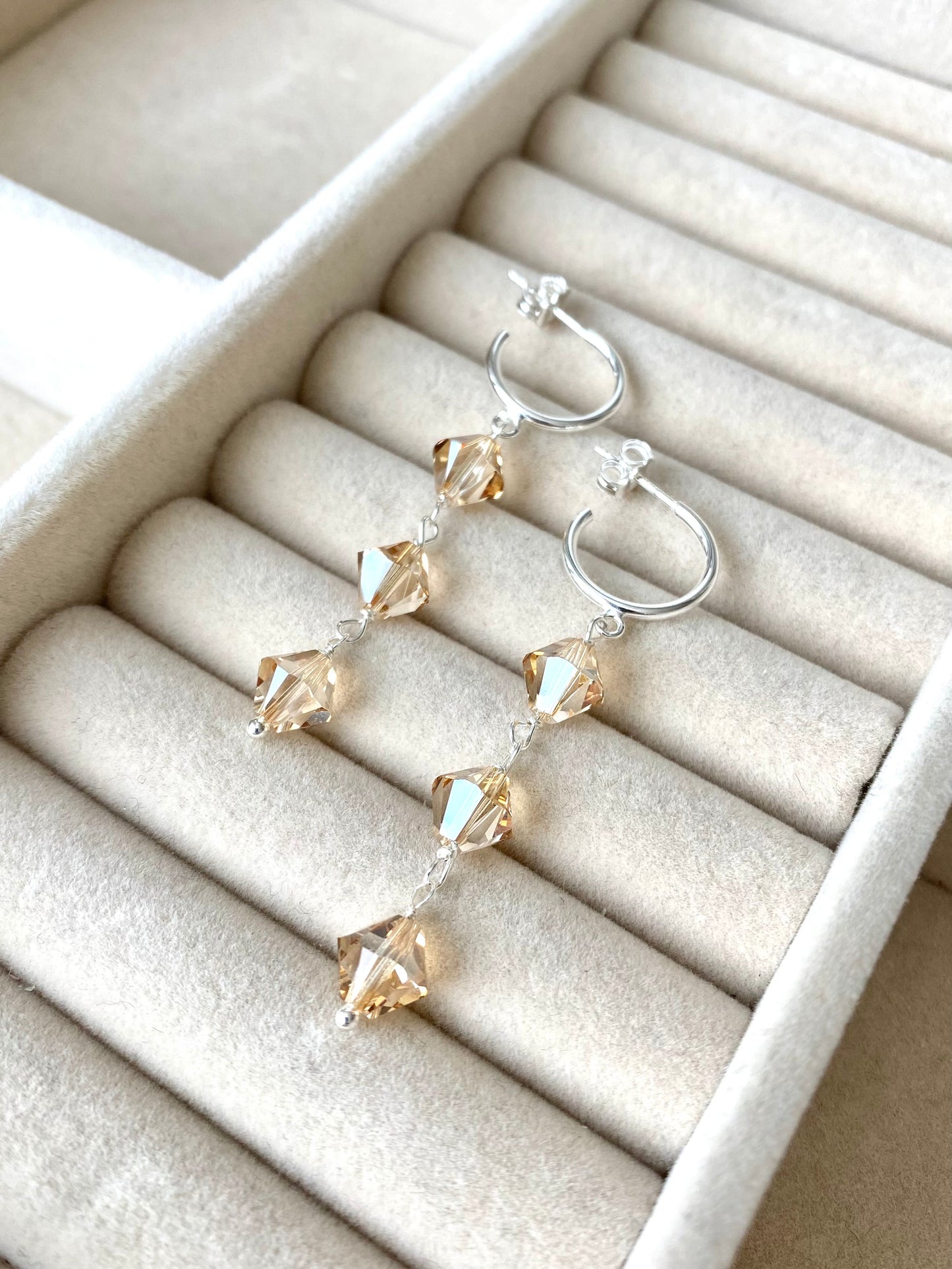 Aarteeni-korvakorut, beige, hopea