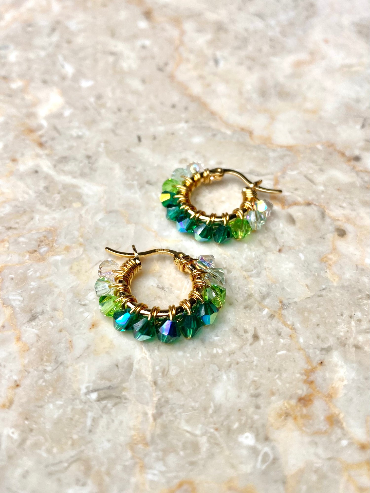 Minimalistiset pienet rengaskorvakorut, tummanvihreä