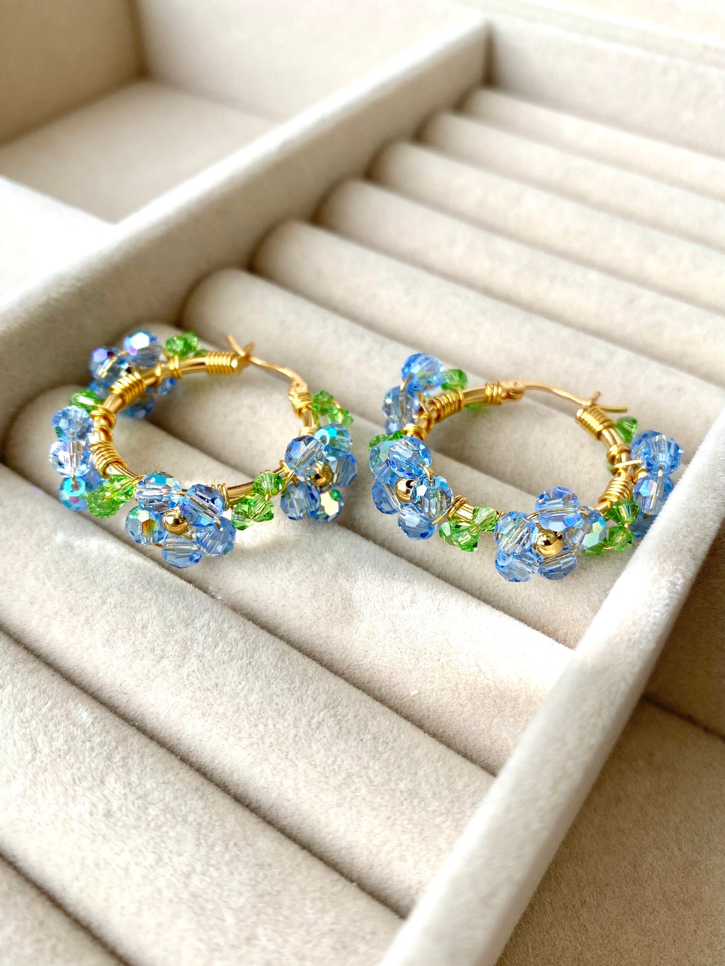 Kristalliniitty-korvakorut, vaaleansininen, kullattu hopea