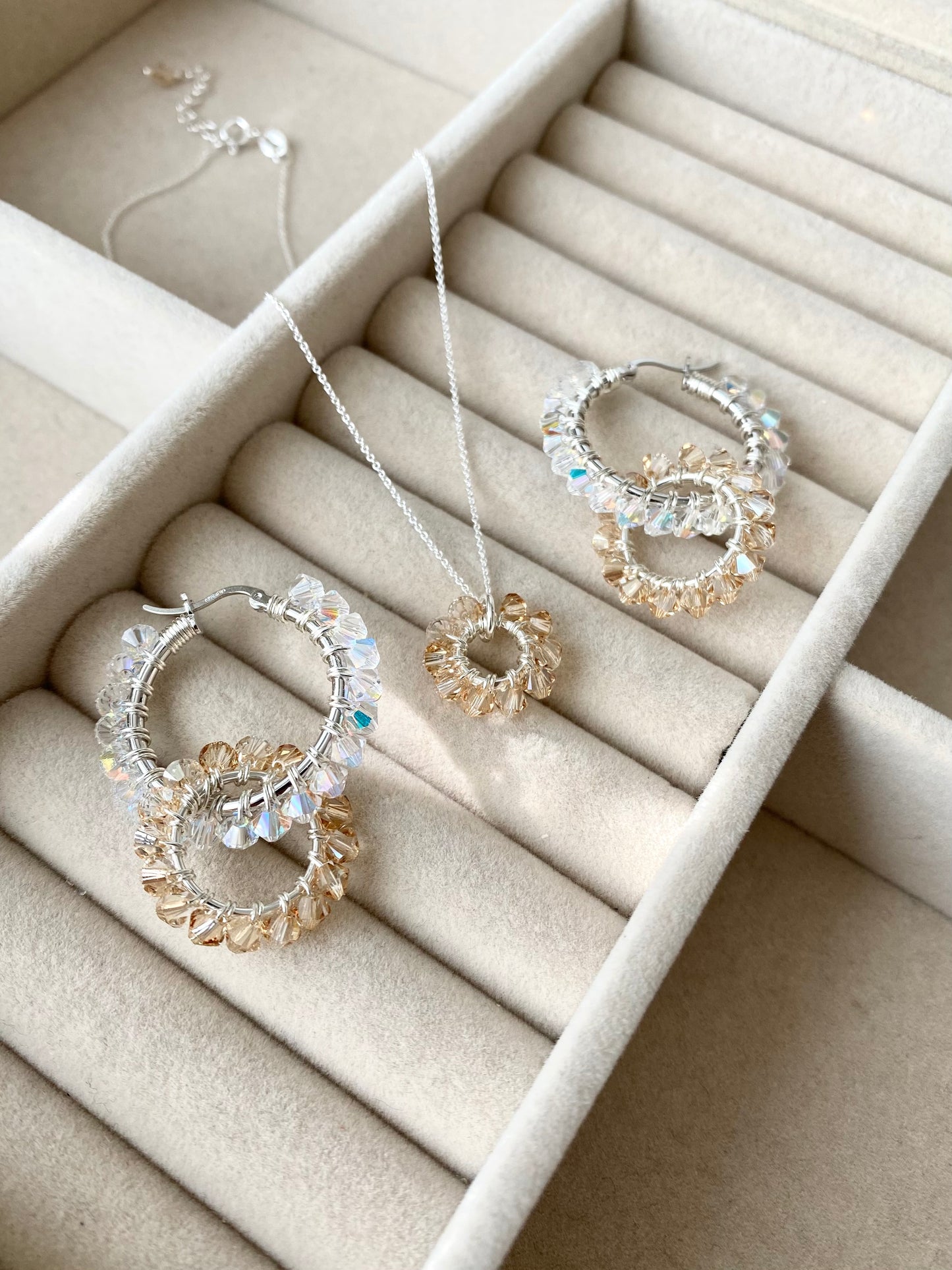 Soolorengas-kaulakoru, beige, hopea