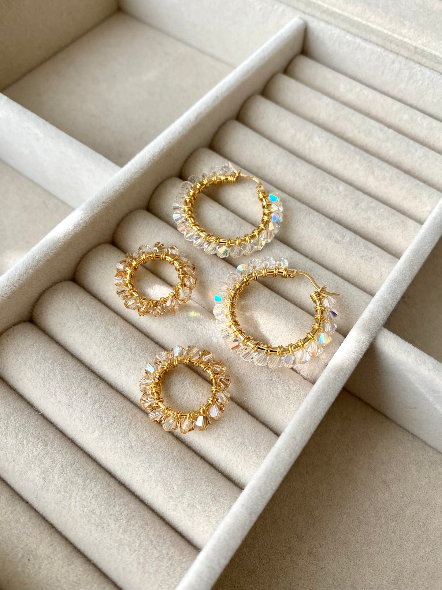 Tuplarenkaat-korvakorut, beige, kullattu hopea