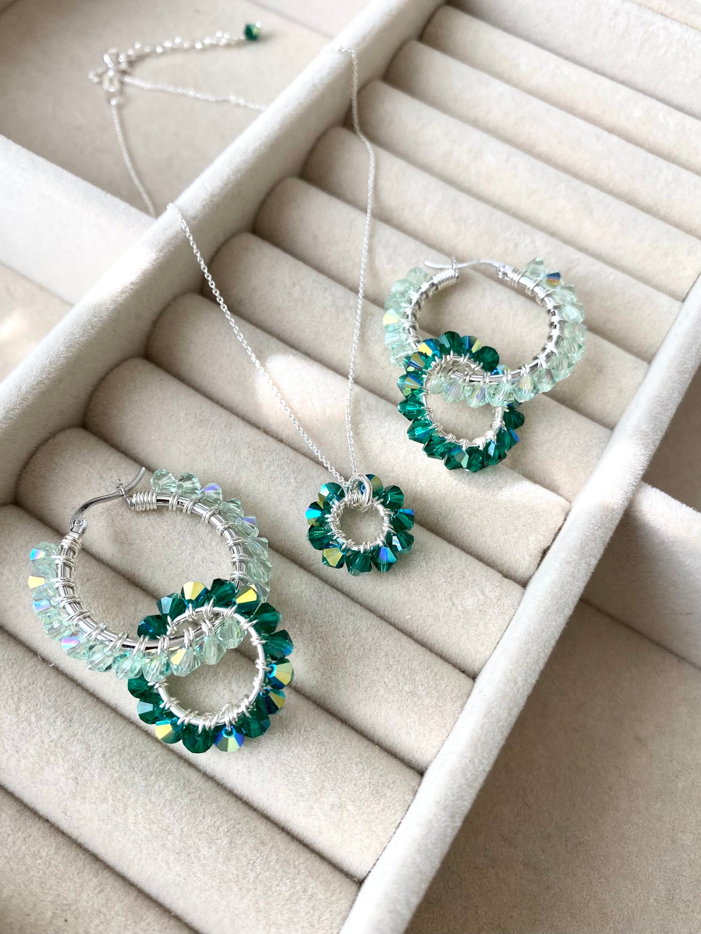 Tuplarenkaat-korvakorut, vihreä, hopea