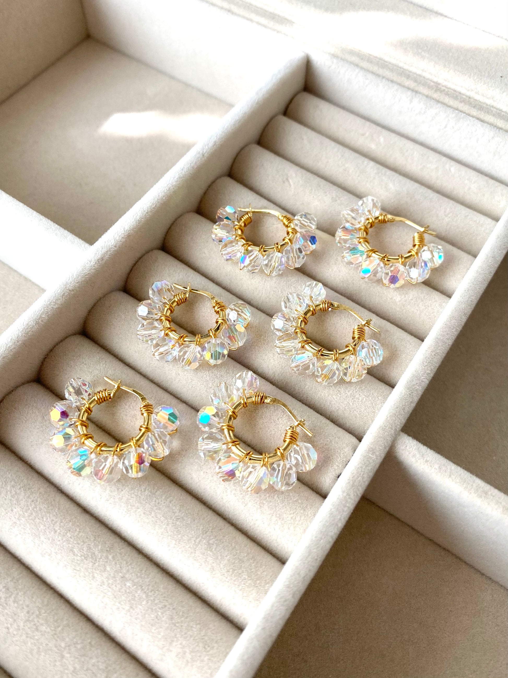 Valkoiset korvakorut, kullattu hopea