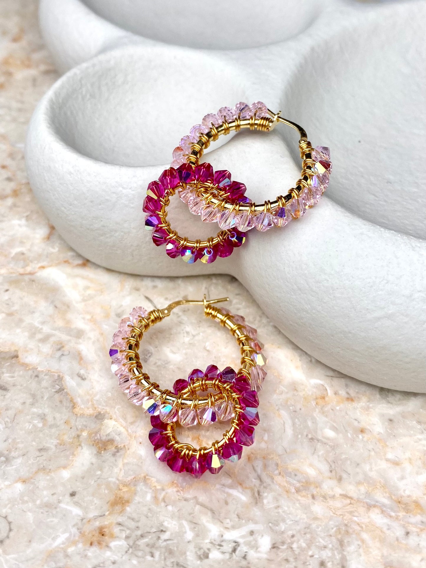 Vaaleanpunaiset rengaskorvakorut