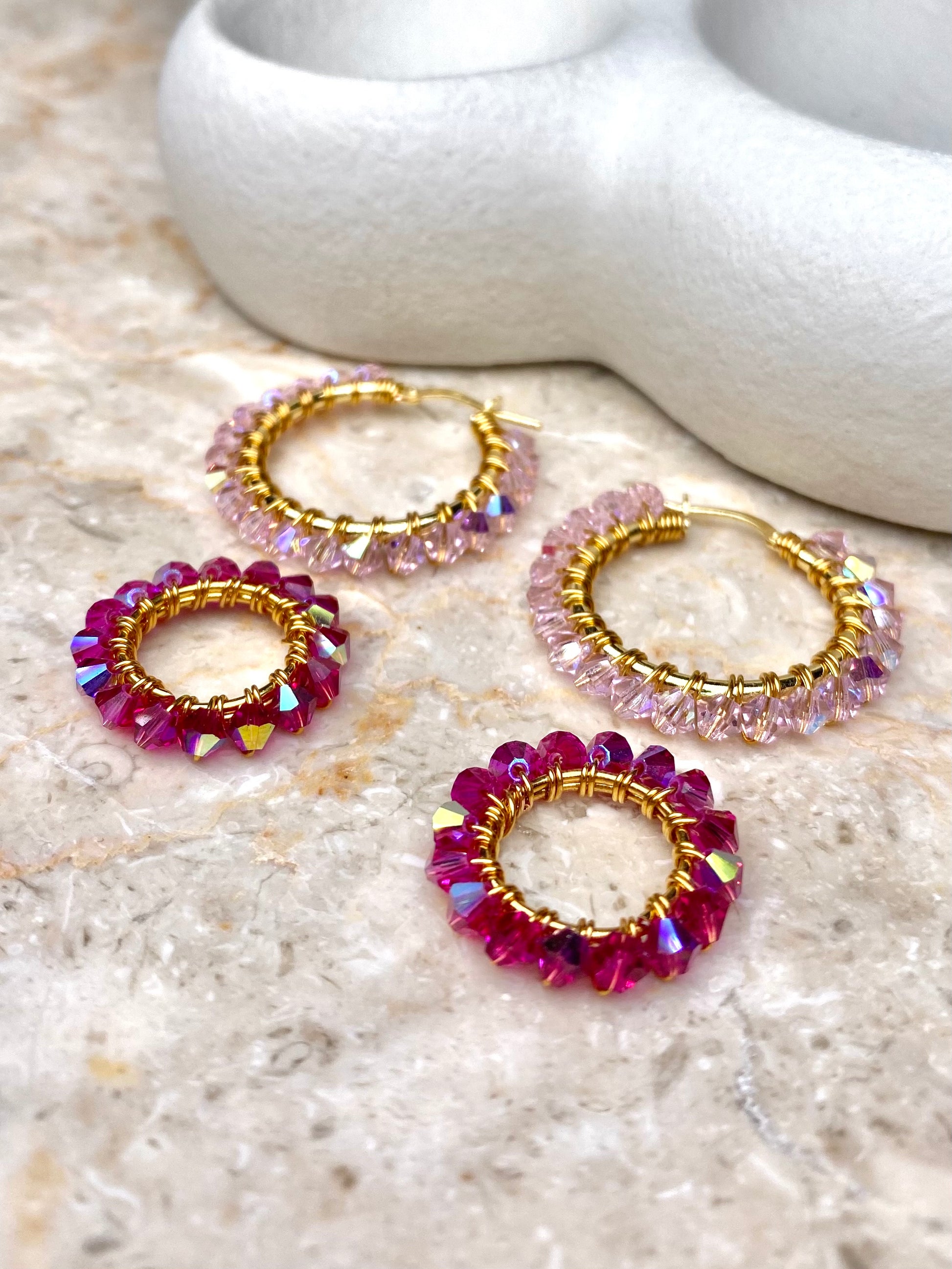 Kaksiosaiset kultaiset korvakorut